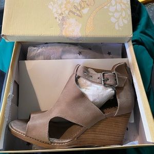 Women’s size 10 very g heel worn once